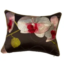 Kahve Kumaş Üzeri Orkide Nakışlı Yastık Kılıfı 35*45 cm