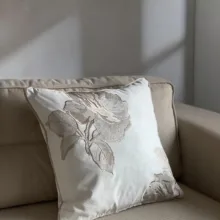 Krem Kumaş üzeri Şakayık Nakışlı 3 lü  Yastık Kılıfı Seti