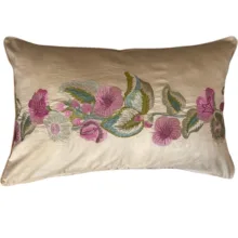 Pembe Çiçek Nakışlı İpek Kırlent Kılıfı 40*60 cm