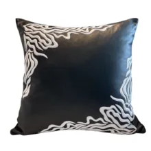 Siyah Kuzu Derisi Zebra Yastık Kılıfı 45*45 cm