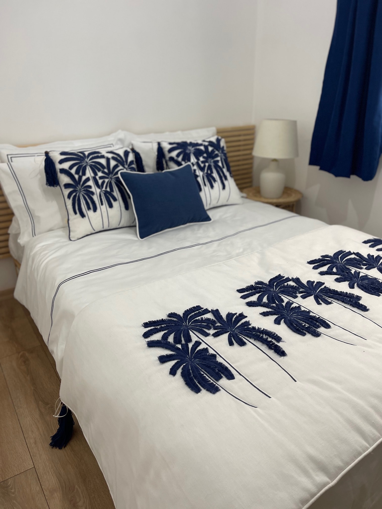 Tropical Collection Lacivert Nakışlı 4'lü Yatak Runner Seti